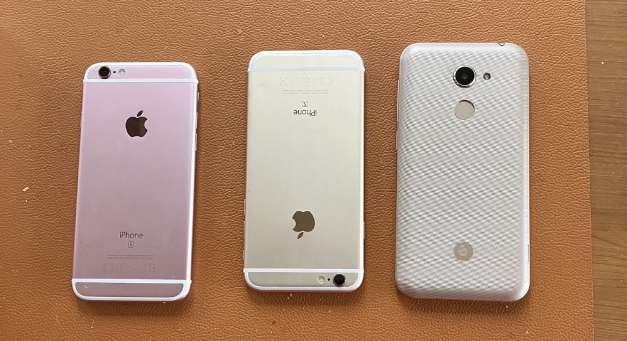 1 Vodafone  V8 VDF 710 2Apple IPhone S6 plus eine OVP