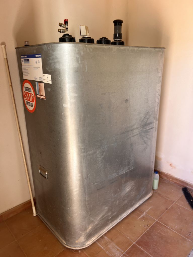 Depósito de 1000l y calefacción de gasoil para regalar
