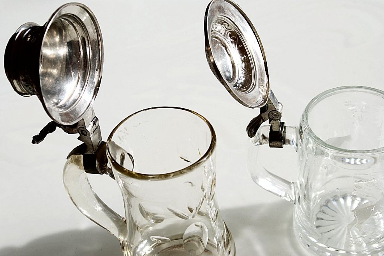2 beer mugs, glass, tin lid decorated