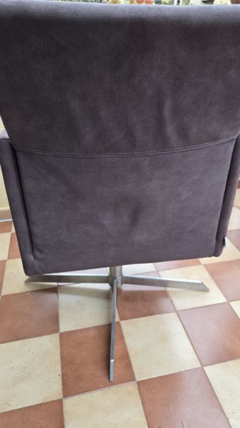 2 swivel chairs