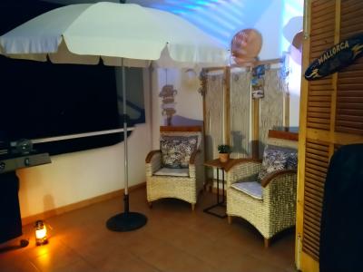 2 Echtholz mit Rattan-Gepflecht Terrassenmöbel Sessel Lounge-Sessel Vintage