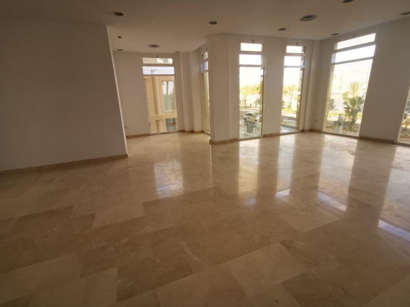 2 Etagen Geschäft-Lokal in erster Linie vom Paseo Maritimo