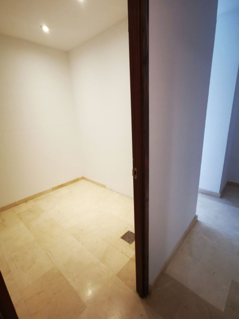 2 Etagen Geschäft-Lokal in erster Linie vom Paseo Maritimo