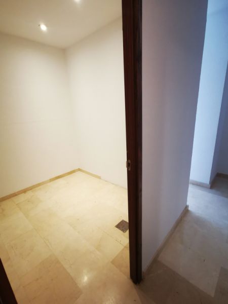 2 Etagen Geschäft-Lokal in erster Linie vom Paseo Maritimo