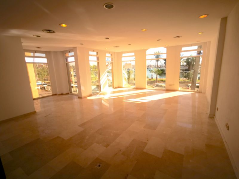 2 Etagen Geschäft-Lokal in erster Linie vom Paseo Maritimo