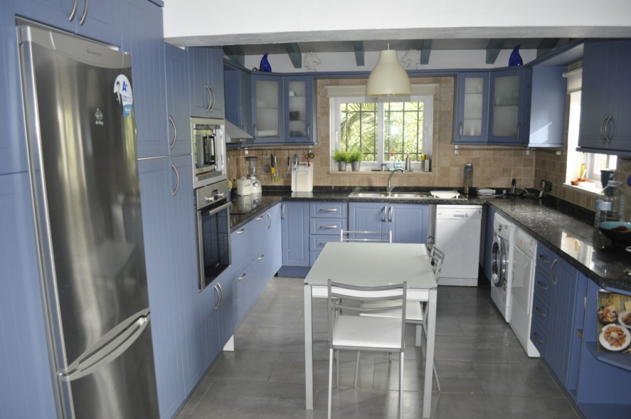 Chalet de 2 plantas con piscinas comunitarias, Ac en Marina Dor - Cala Dor-- CH 116