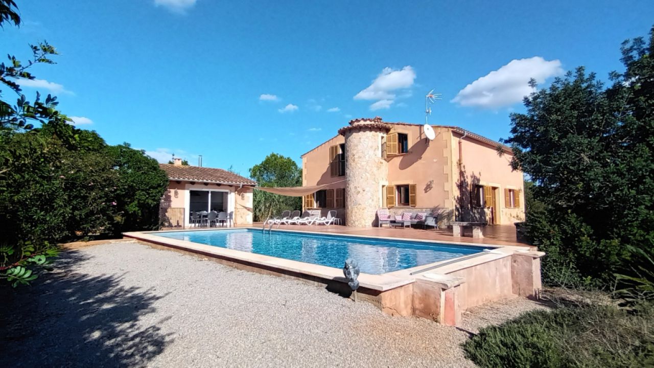 2-level finca with 2 separate apartments, pool and heating near Campos--- F 213