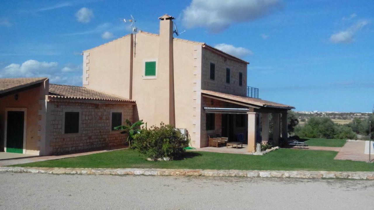 2 Etagenfinca mit Pool und eigenem Brunnen bei Santanyi --- F 27 VK