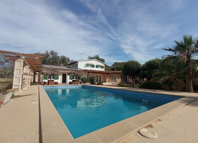 2 Etagenfinca mit sep Apartment, Pool und Ölzentralheizung bei Porreres --- F 164