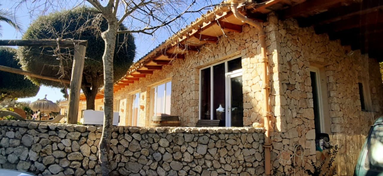 2 Etagenfinca mit sep Apartment, Pool und Ölzentralheizung bei Porreres --- F 164