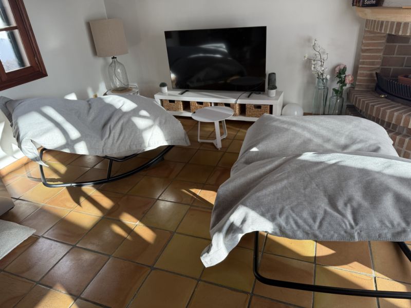 2 Fatboy rocking chairs with grey cushions – like new – pickup in Mallorca