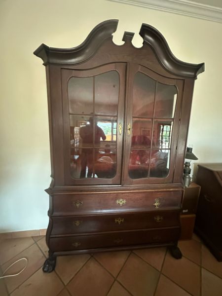 2 große Vintage Schränke massiv, 1 Boxspringbett und 3 geteilte Doppelbetten mit Matratzen