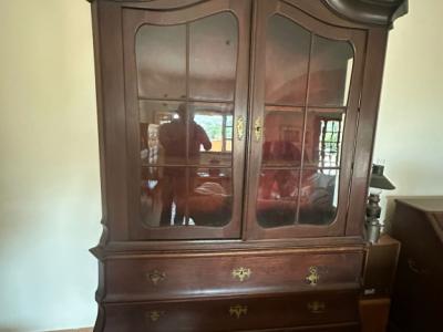 2 große Vintage Schränke massiv, 1 Boxspringbett und 3 geteilte Doppelbetten mit Matratzen