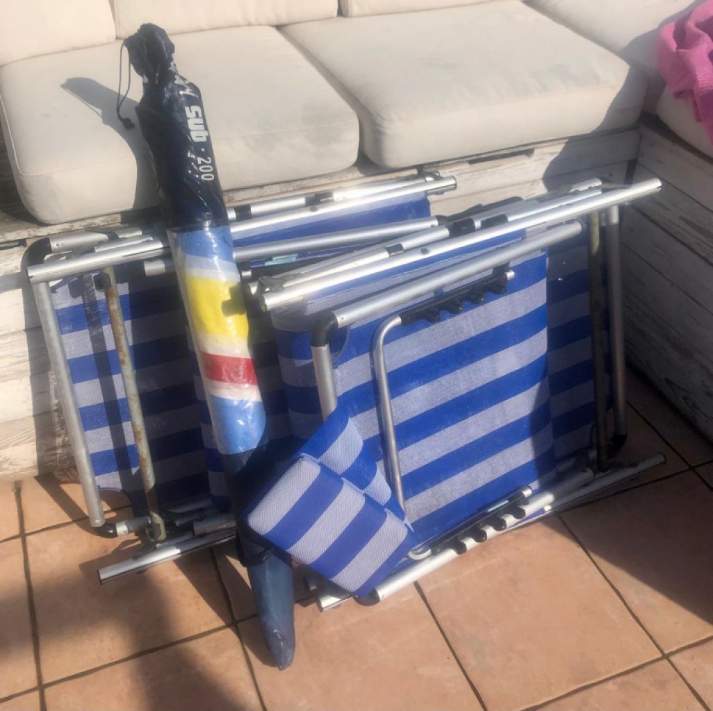 2 klappbare Sonnenliegen