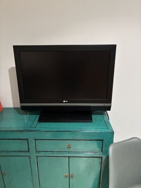 2 LED-Fernseher 32 Zoll (JVC und LG)