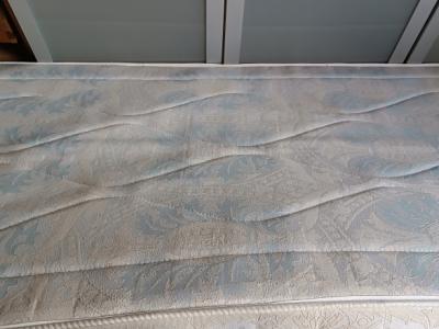 2 Matratzen für € 10.--