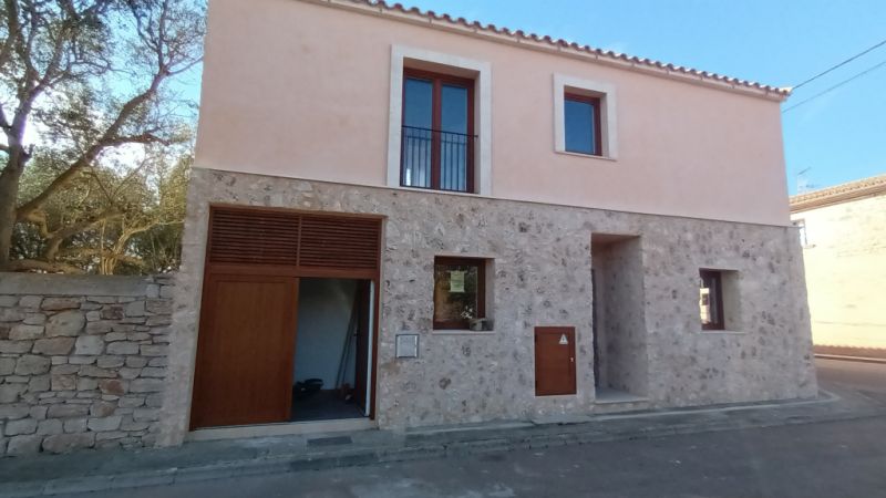 2 CASAS ADOSADAS NUEVAS en Es LLombards con patio -- RH 35 a + b