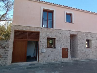 2 NEW TERRACED HOUSES in Es LLombards with courtyard -- RH 35 a + b