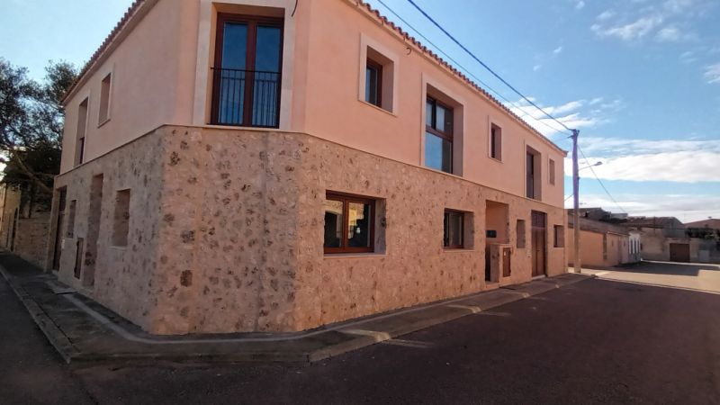 2 CASAS ADOSADAS NUEVAS en Es LLombards con patio -- RH 35 a + b