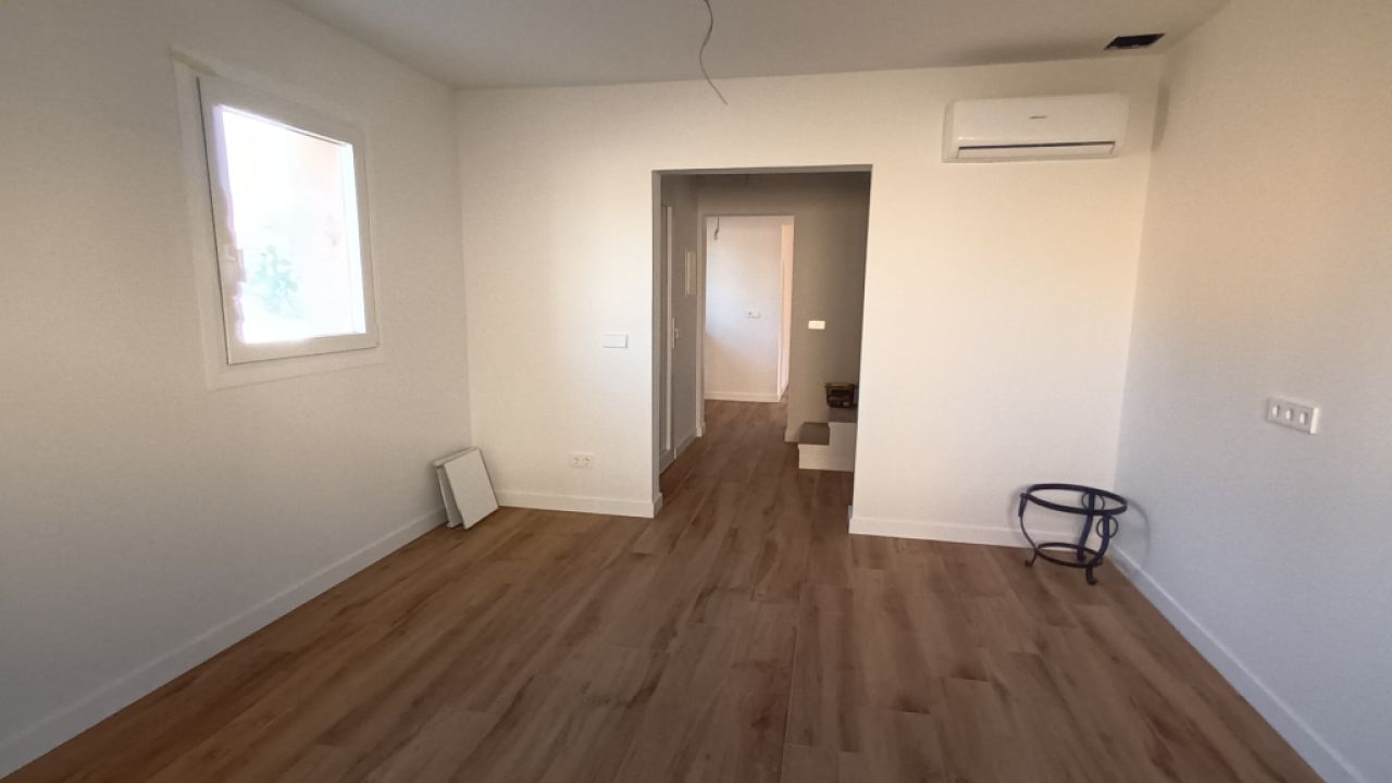 2 CASAS ADOSADAS NUEVAS en Es LLombards con patio -- RH 35 a + b