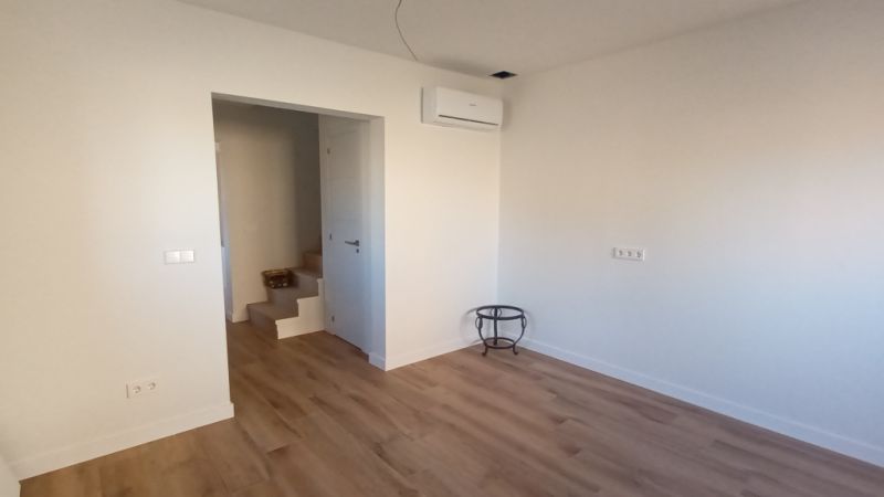 2 CASAS ADOSADAS NUEVAS en Es LLombards con patio -- RH 35 a + b