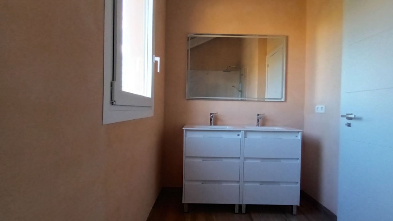 2 CASAS ADOSADAS NUEVAS en Es LLombards con patio -- RH 35 a + b