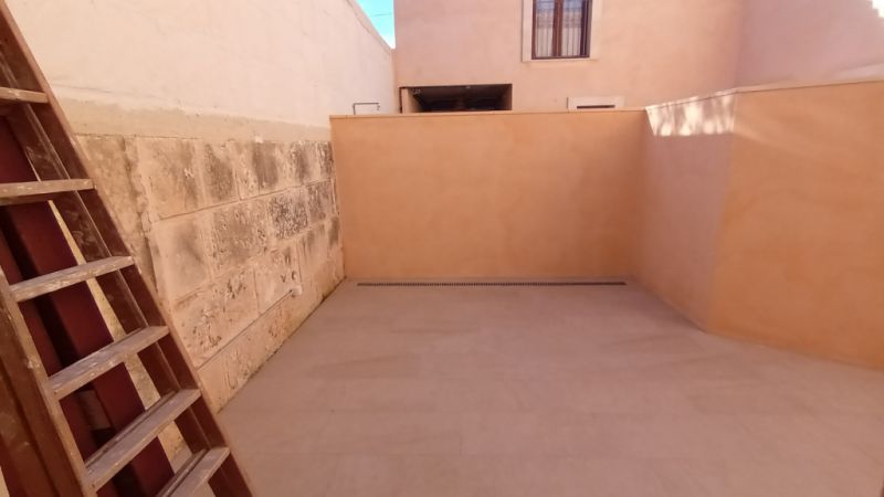 2 CASAS ADOSADAS NUEVAS en Es LLombards con patio -- RH 35 a + b