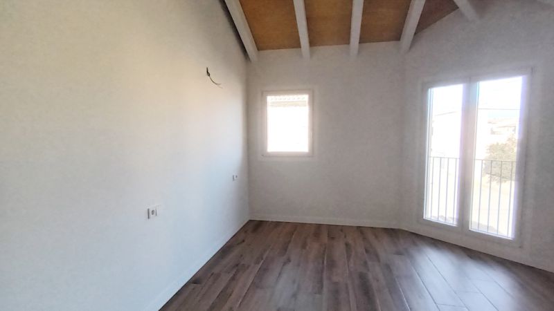 2 CASAS ADOSADAS NUEVAS en Es LLombards con patio -- RH 35 a + b