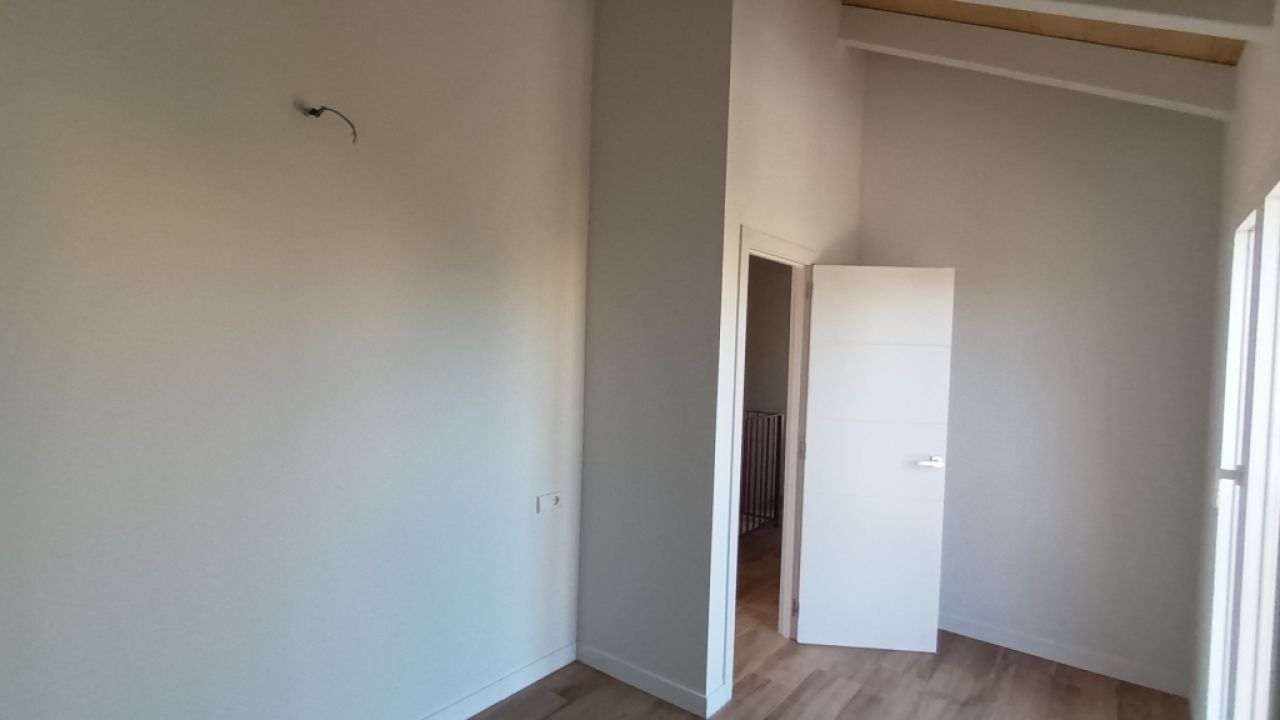 2 CASAS ADOSADAS NUEVAS en Es LLombards con patio -- RH 35 a + b