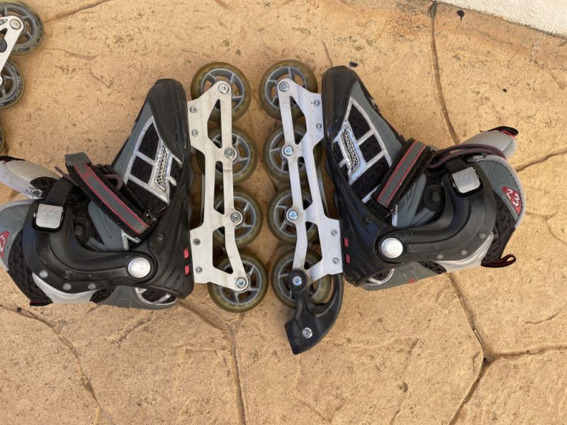 2 pairs of inline skates, sizes 38 and 39, incl. protective pads, see pictures