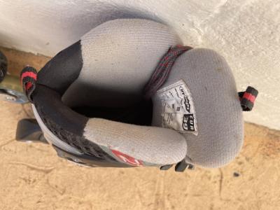 2 pairs of inline skates, sizes 38 and 39, incl. protective pads, see pictures