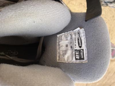 2 pairs of inline skates, sizes 38 and 39, incl. protective pads, see pictures