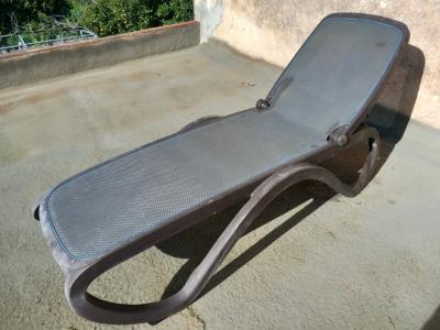 2 Sonnenliegen aus robustem Polyrattan zu verkaufen