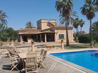 2 stöckige Finca mit sep. Gästeapartment und traumhaften Garten bei Ses Salines -- F 62 VK