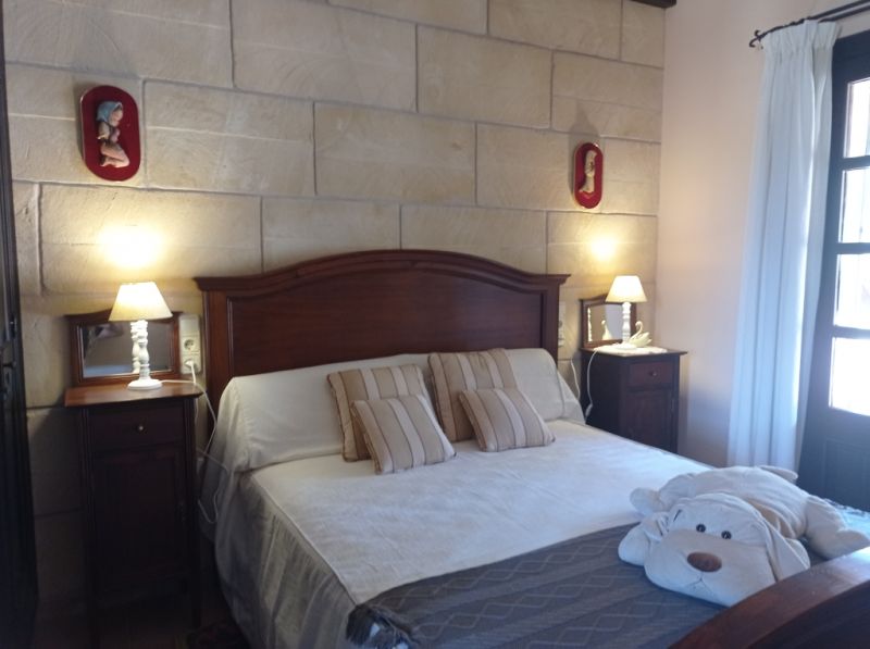 2 stöckige Finca mit sep. Gästeapartment und traumhaften Garten bei Ses Salines -- F 62 VK