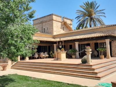 2 stöckige Finca mit sep. Gästeapartment und traumhaften Garten bei Ses Salines -- F 62 VK