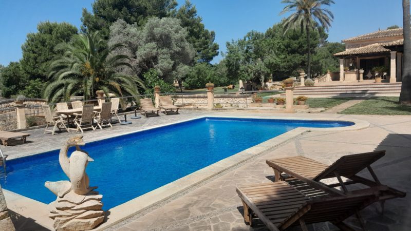 2 stöckige Finca mit sep. Gästeapartment und traumhaften Garten bei Ses Salines -- F 62 VK