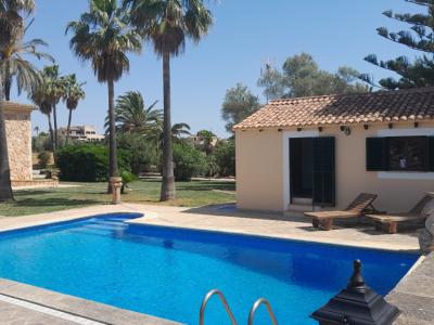 2 stöckige Finca mit sep. Gästeapartment und traumhaften Garten bei Ses Salines -- F 62 VK