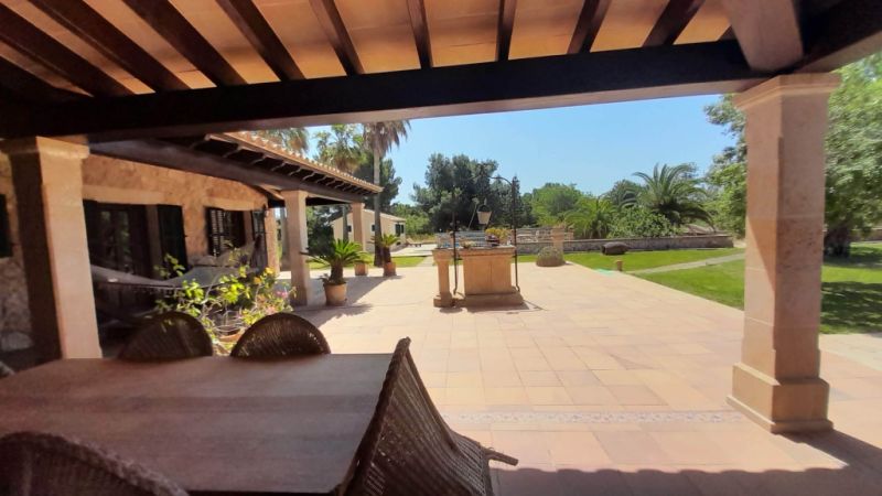 2 stöckige Finca mit sep. Gästeapartment und traumhaften Garten bei Ses Salines -- F 62 VK