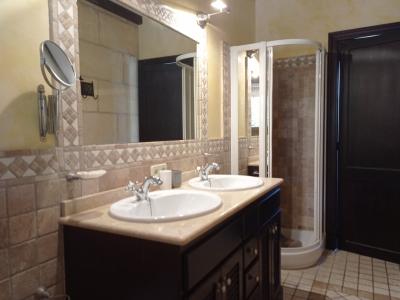 2 stöckige Finca mit sep. Gästeapartment und traumhaften Garten bei Ses Salines -- F 62 VK