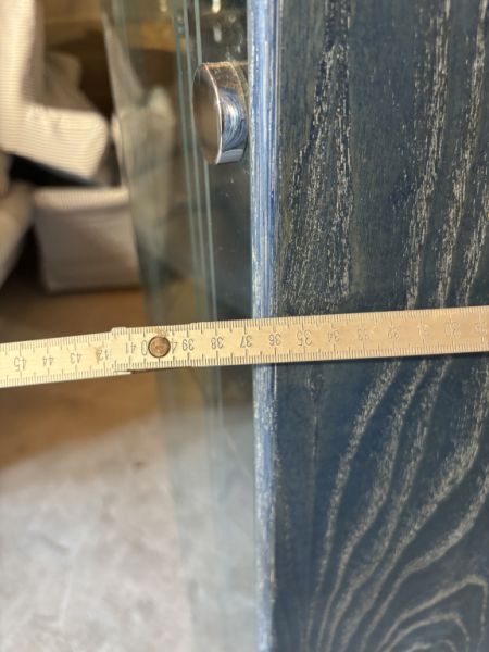 2 wunderschöne Vitrinen mit einer besonderen Form