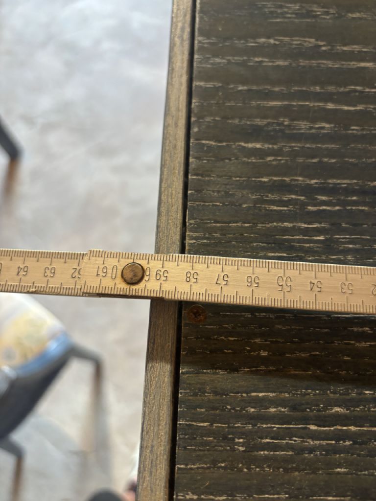 2 wunderschöne Vitrinen mit einer besonderen Form