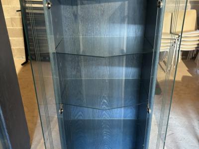 2 wunderschöne Vitrinen mit einer besonderen Form