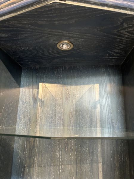 2 wunderschöne Vitrinen mit einer besonderen Form