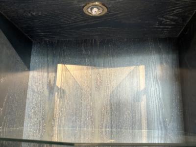 2 wunderschöne Vitrinen mit einer besonderen Form