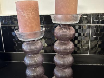 2 x Kerzenständer aus Glas - Rosa - Höhe: 35 und 29 cm - Keine Mängel inkl. Kerzen