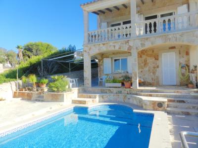 3 stöckiges Chalet mit Heizung, Pool an der Bucht von Cala Marsal -- CH 40 a