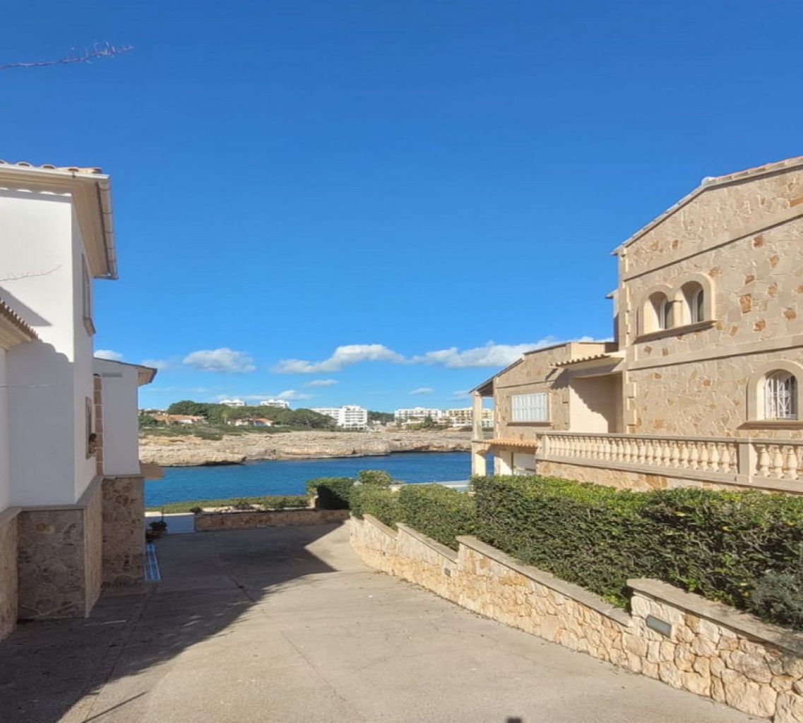 3 stöckiges Chalet mit Heizung, Pool an der Bucht von Cala Marsal -- CH 40 a