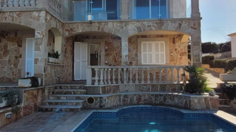 3 stöckiges Chalet mit Heizung, Pool an der Bucht von Cala Marsal -- CH 40 a