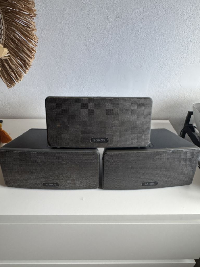 3x Sonos Play 3 speakers wifi
